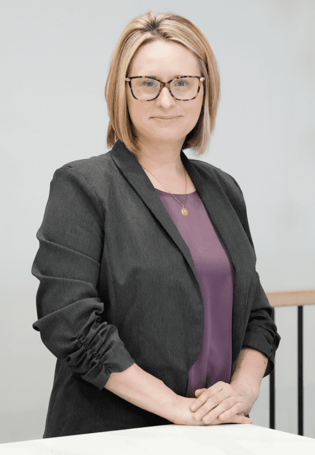 Real Estate Agent Sabrina Kelly